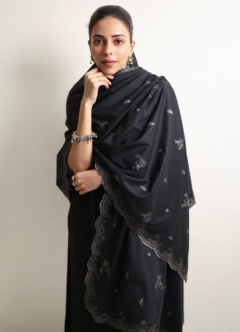 embroidered-scallop-dupatta