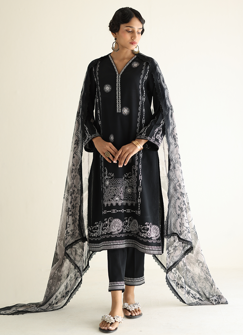 Lucknowi Embroidery Kurta Set